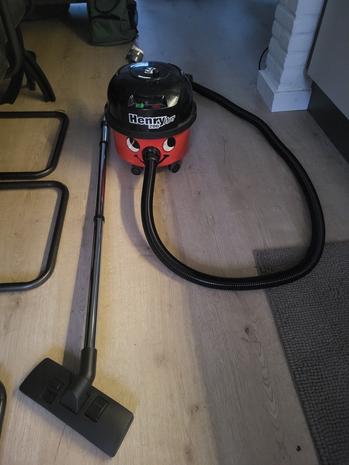 Henry  stofzuiger 1200 watt showmodel, Numatic, Zo goed als nieuw, Sledestofzuiger, Stille werking