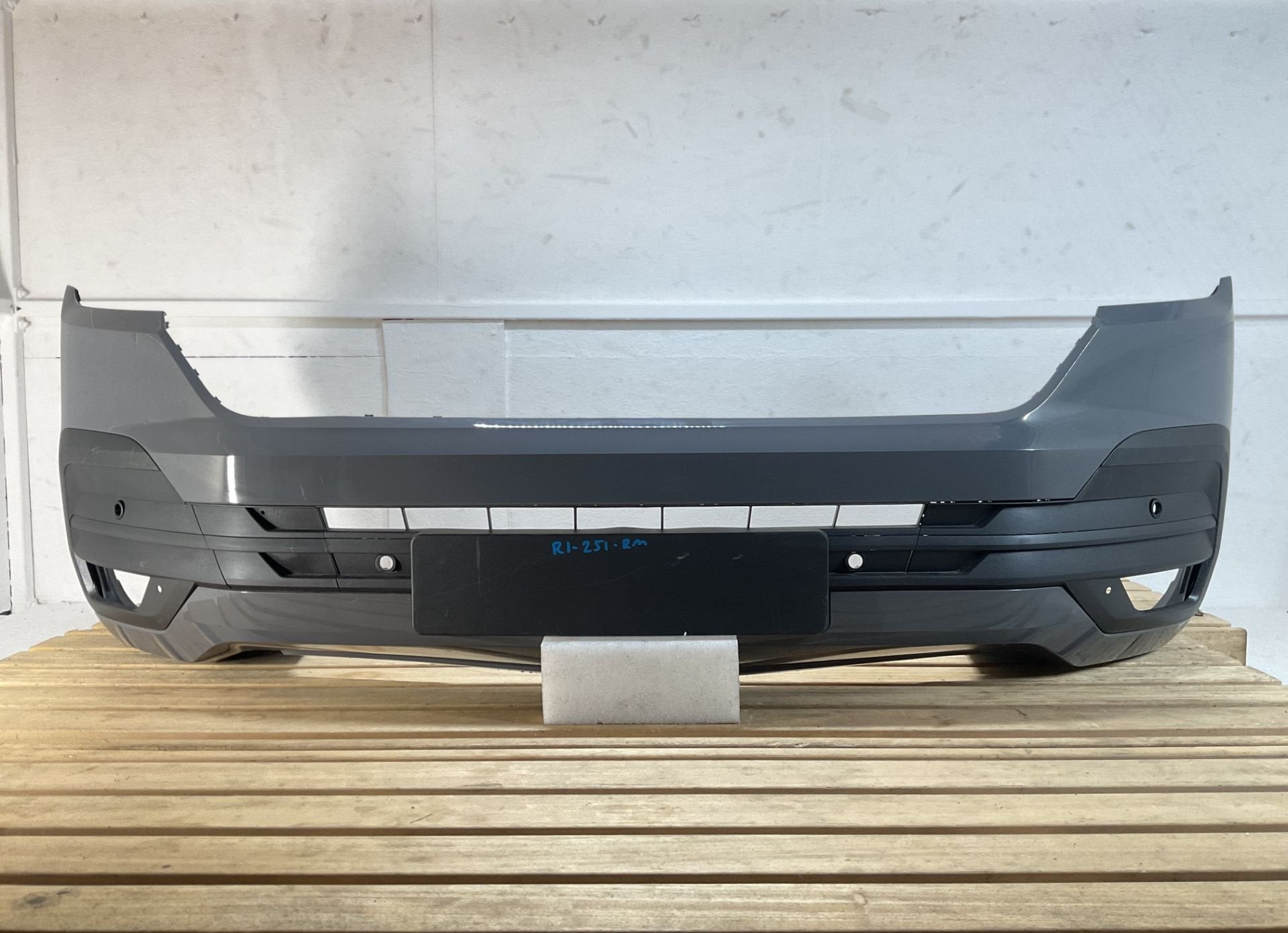 Diverse Bumpers Volkswagen Transporter T6 7LA807221B OP VOOR, Gebruikt, Volkswagen AG, Bumper, Berliner Ring 2
38440  Wolfsburg, DE