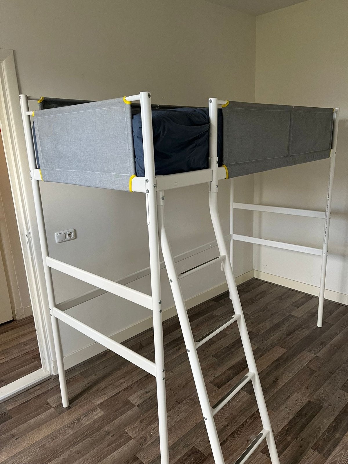 IKEA Hoogslaper - Perfect voor kleine ruimtes, Huis en Inrichting, Slaapkamer | Stapelbedden en Hoogslapers, Ophalen, Gebruikt