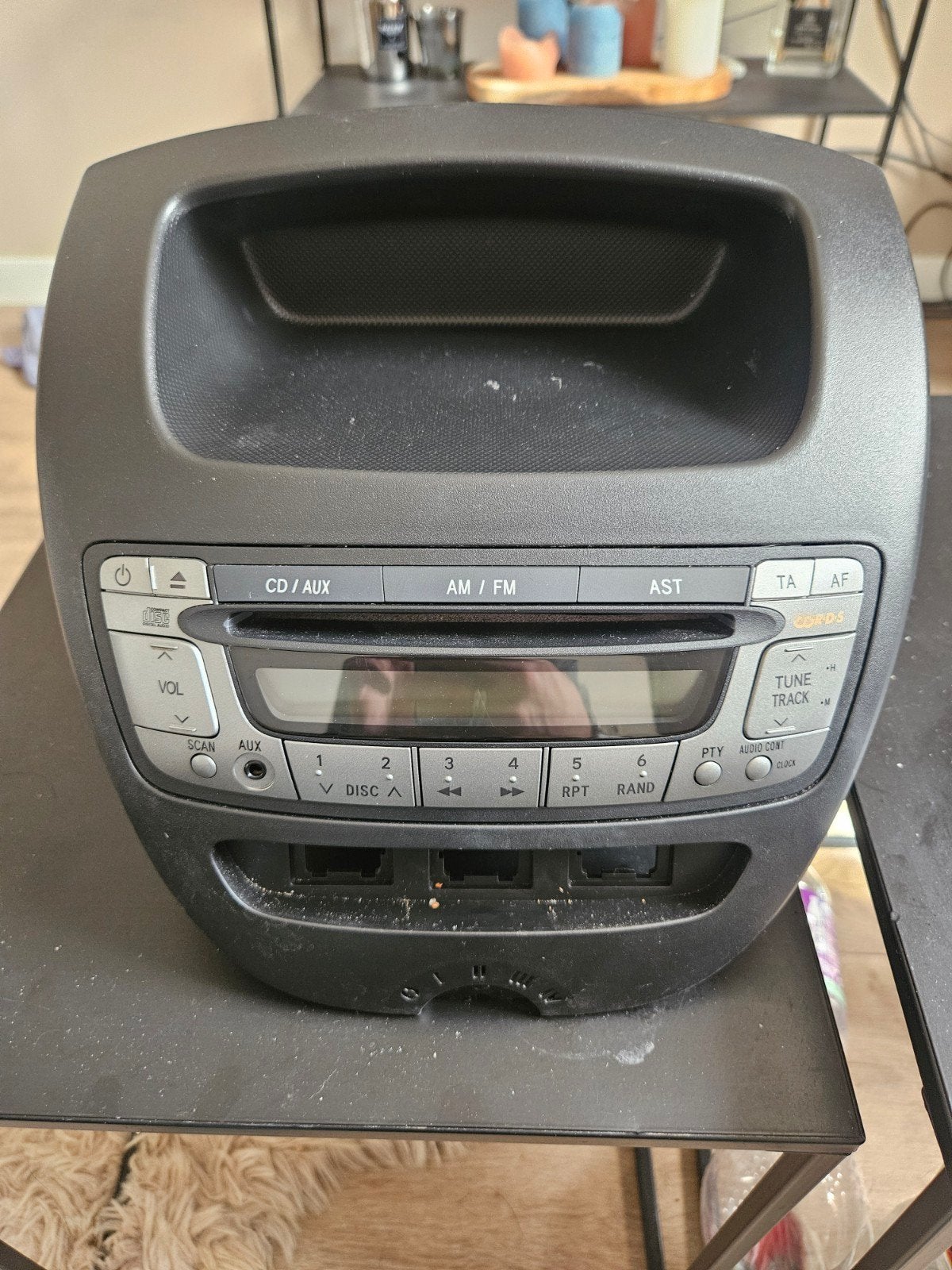 Dashboard radio unit Toyota Aygo (CD/AUX/AM/FM), Ophalen