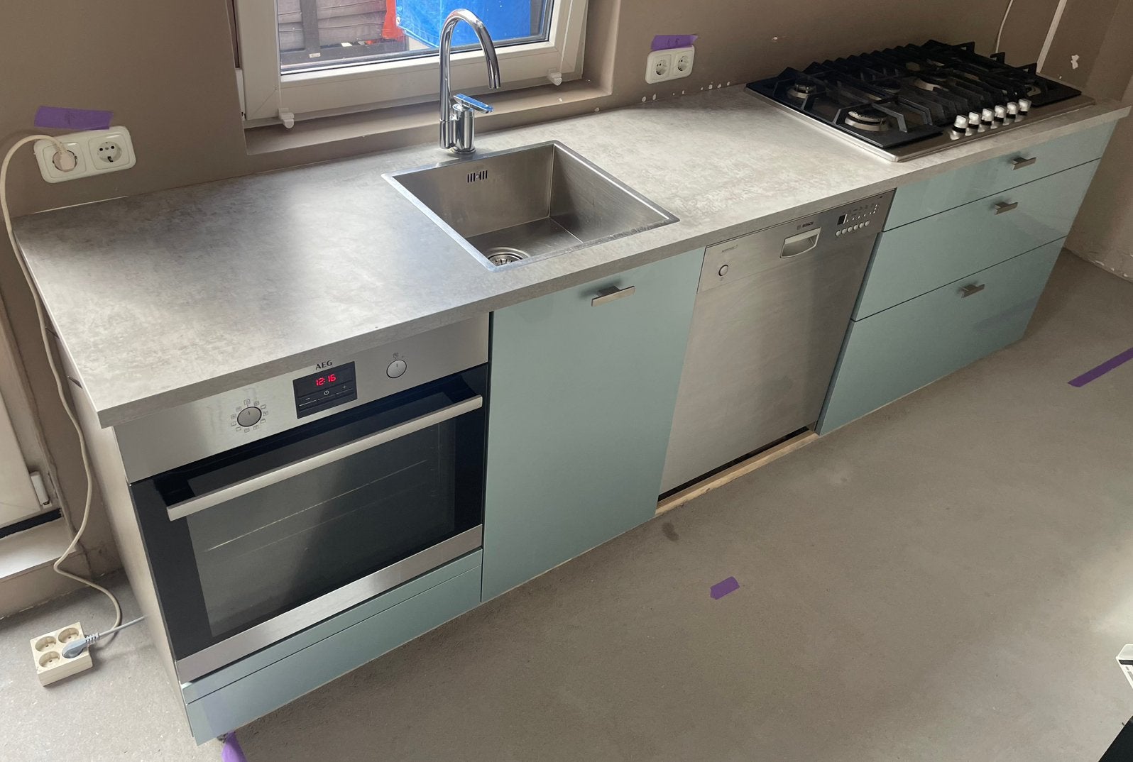 Keukenblok inclusief apparatuur voor maar €150!, Huis en Inrichting, Keuken | Complete keukens, Ophalen, Enkelwandige keuken, Kunststof