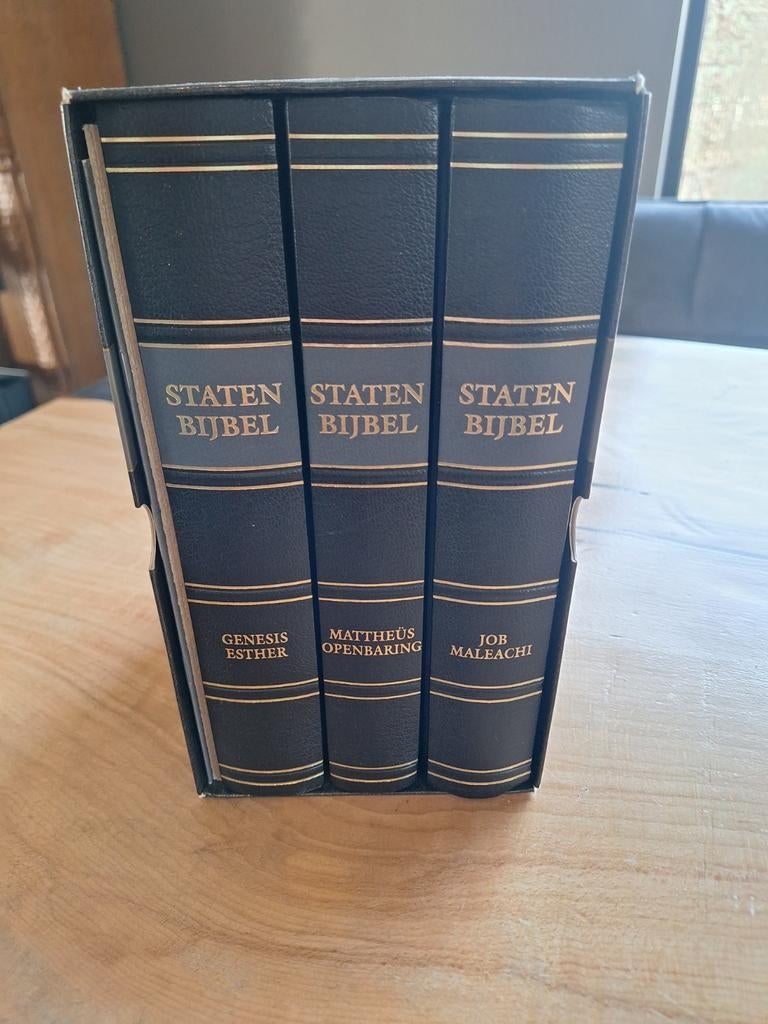 Statenbijbel set in 3 delen - Compleet met cassette, Ophalen of Verzenden, Zo goed als nieuw, Statenvertalers, Christendom | Protestants