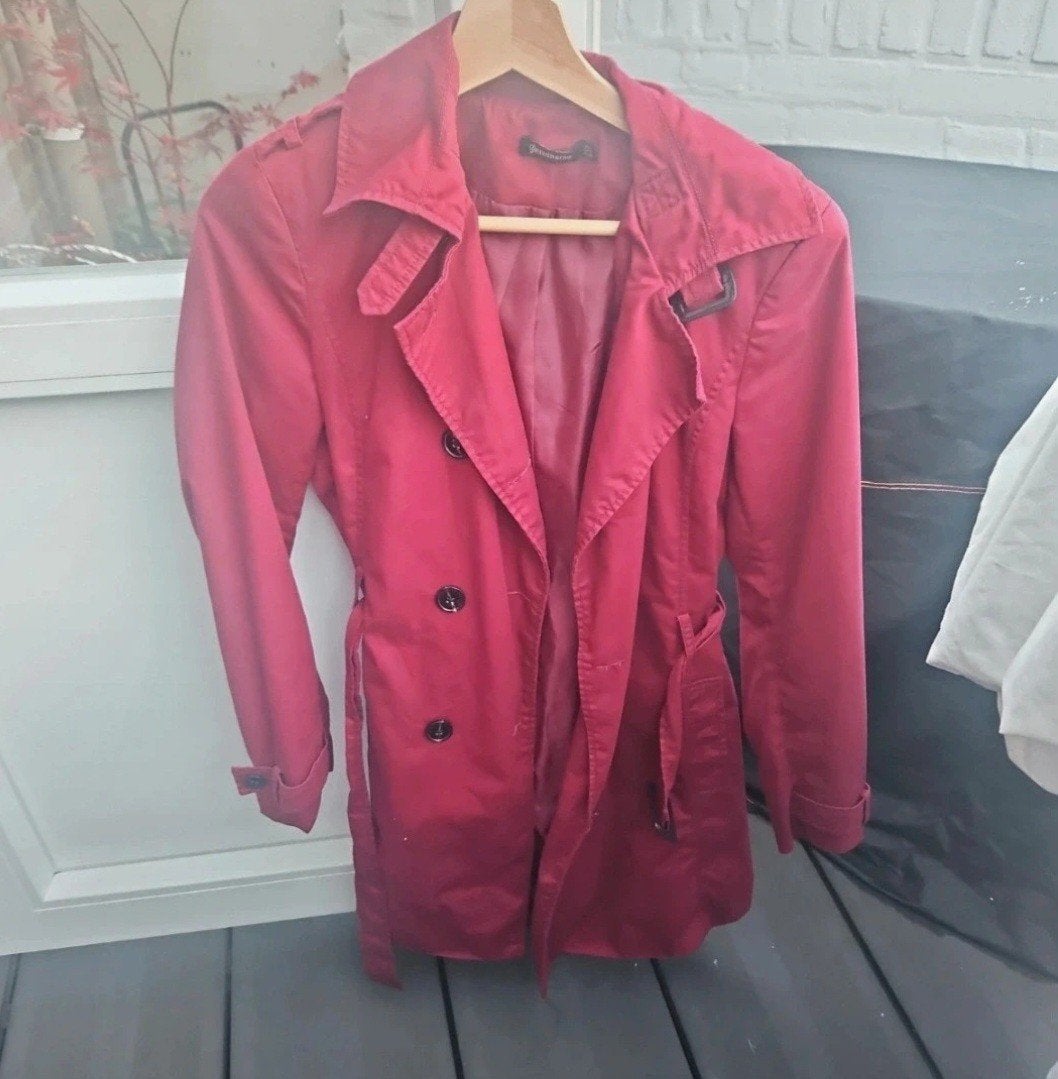 Stradivarius Trenchcoat - Maat S - Bordeaux, Kleding | Dames, Overige kleuren, Ophalen of Verzenden, Zo goed als nieuw, Maat 36 (S)