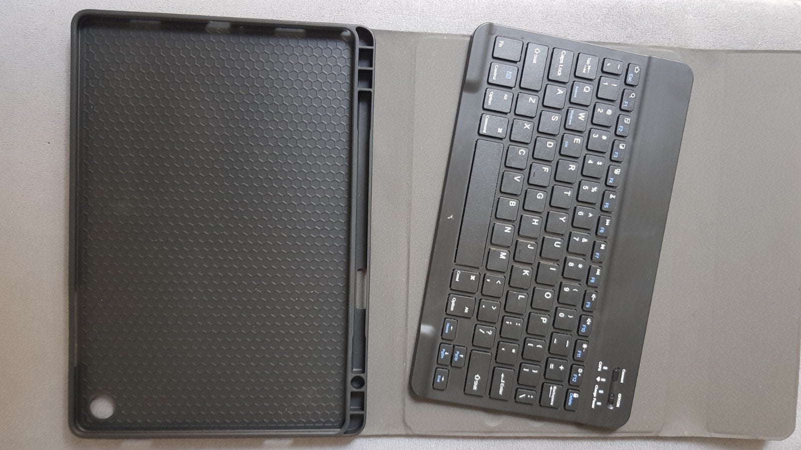 Samsung tablet cover met toetsenbord - Nieuw, Ophalen of Verzenden, Nieuw, Bescherming voor- en achterkant, Samsung