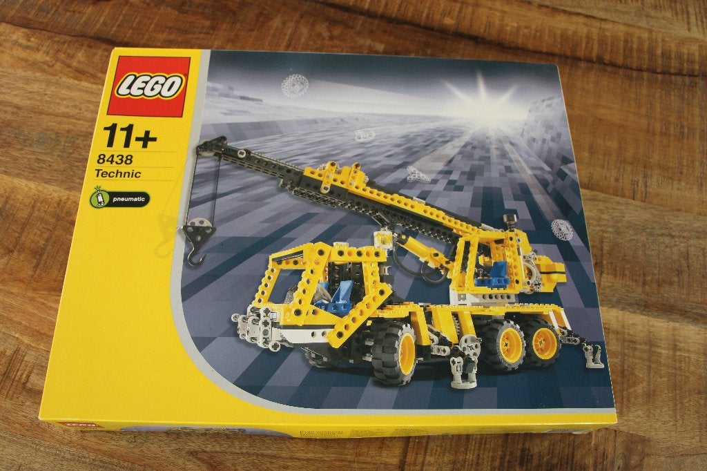 LEGO LEGO Technic, Pneumatic Crane Truck, nr. 8438., Kinderen en Baby's, Speelgoed | Duplo en Lego, Lego, Nieuw, Ophalen of Verzenden