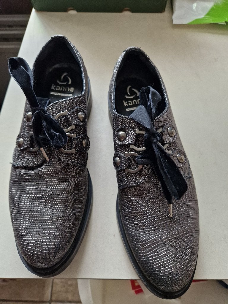 damesschoen maat 40, Schoenen met lage hakken, Ophalen of Verzenden, Zo goed als nieuw, Grijs
