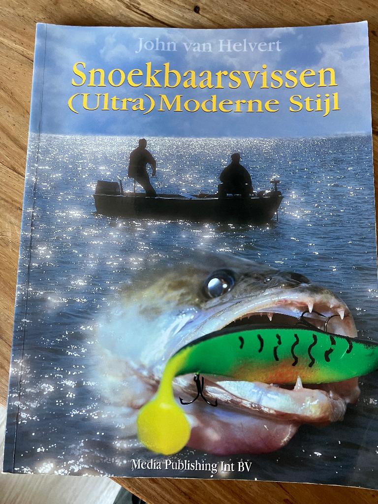 Snoekbaarsvissen Ultra Moderne Stijl - John van Helvert, Ophalen of Verzenden, Zo goed als nieuw, Overige typen