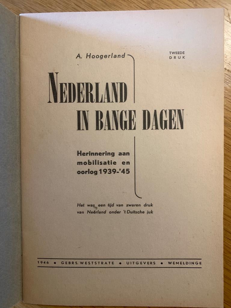Boekje 1946 Nederland in Bange Dagen - A. Hoogerland ZGAN, Boeken, Ophalen of Verzenden, Tweede Wereldoorlog, Zo goed als nieuw