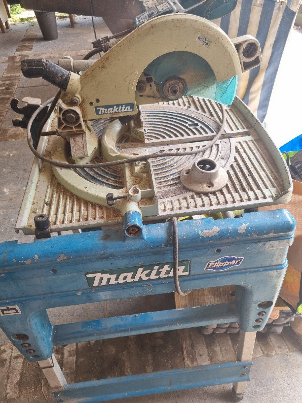 Makita LF1000 Flipper Afkort- en Tafelzaag, Doe-het-zelf en Verbouw, Gebruikt, 70 mm of meer, Ophalen of Verzenden, Makita
