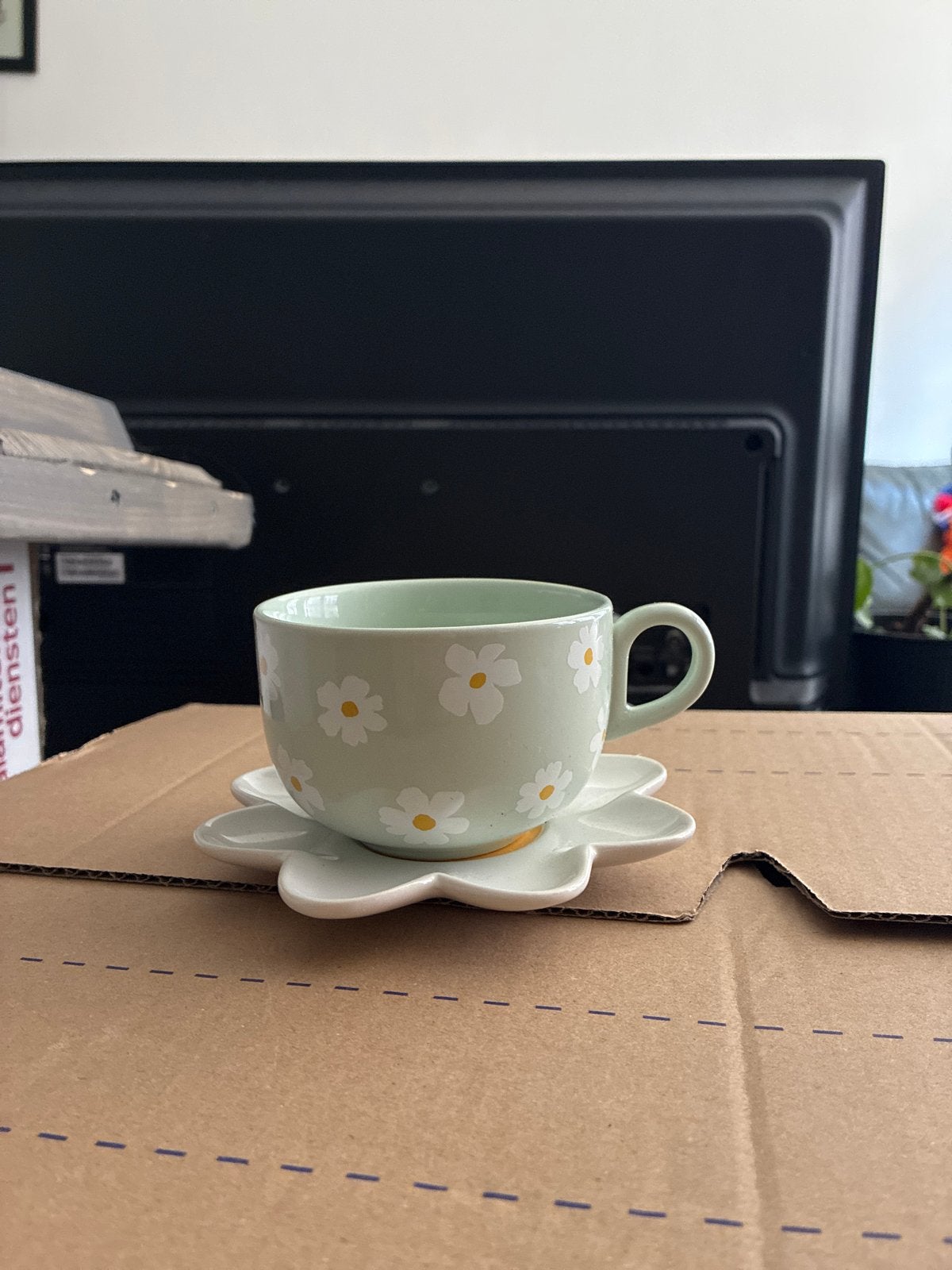 Hema kop en schotel met madeliefjes design, Ophalen, Hema, Keramiek, Zo goed als nieuw