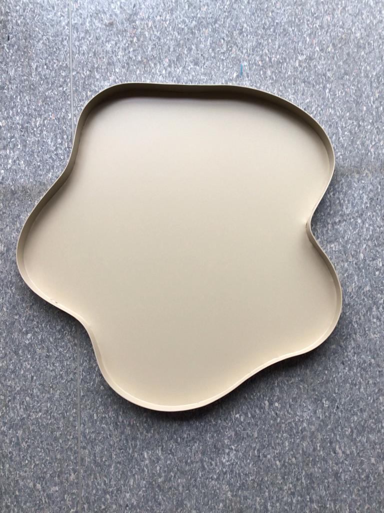 Decoratieve dienblad in organische vorm, beige, Ophalen, Rond, Metaal