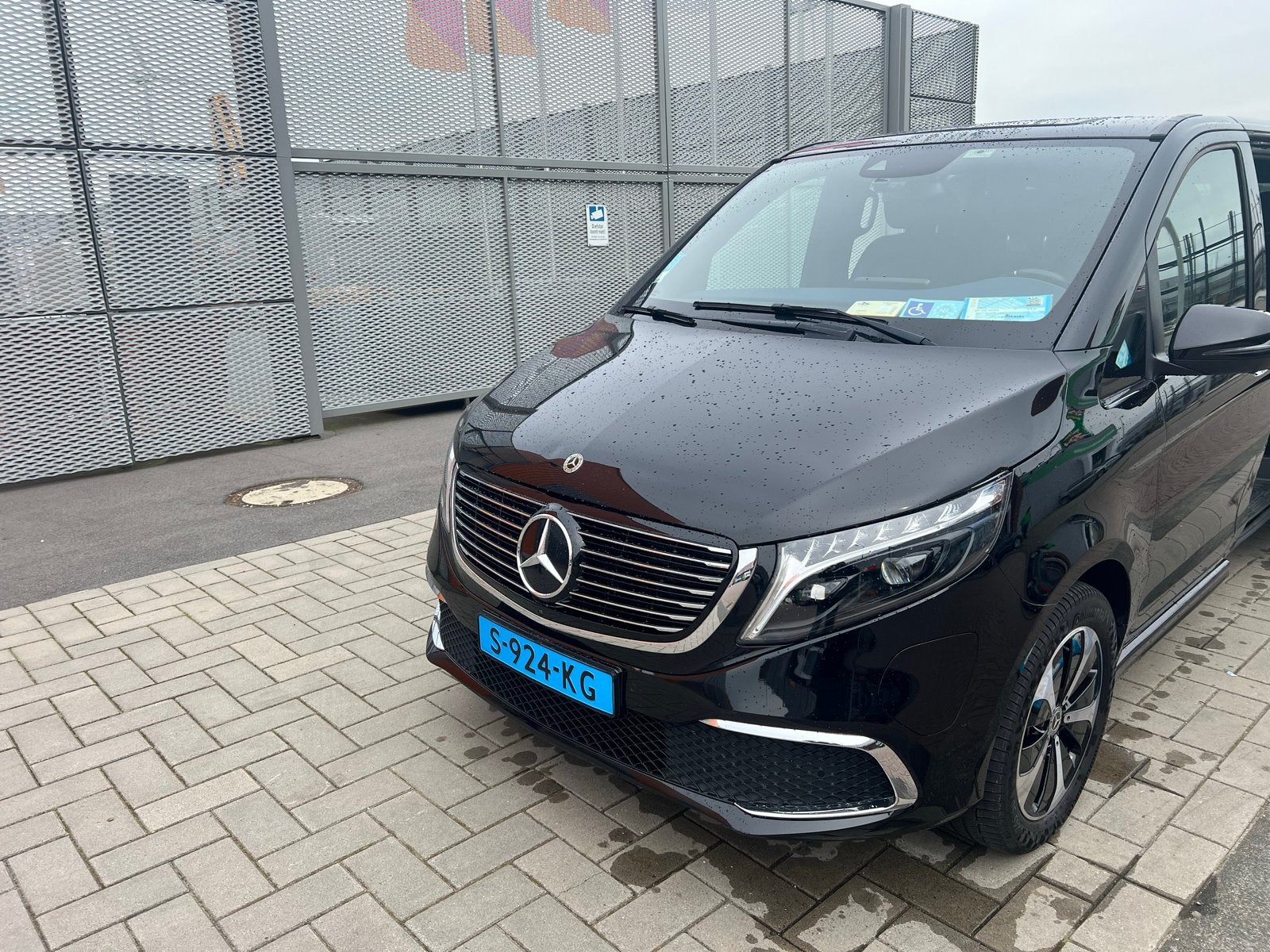 Mercedes-Benz EQV 300 L3 204pk 2023 Zwart, Auto's, Automaat, 95 pk, Elektrisch, Vierwielaandrijving