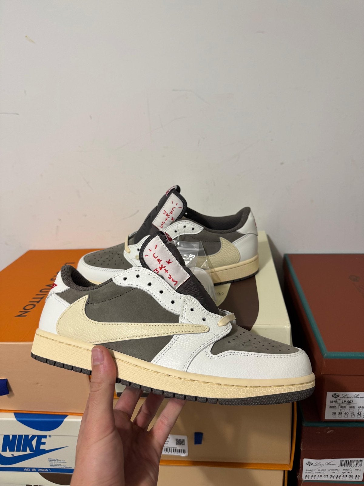 Travis Scott x Air Jordan 1 Low ‘Reverse Mocha’, Ophalen of Verzenden, Nieuw
