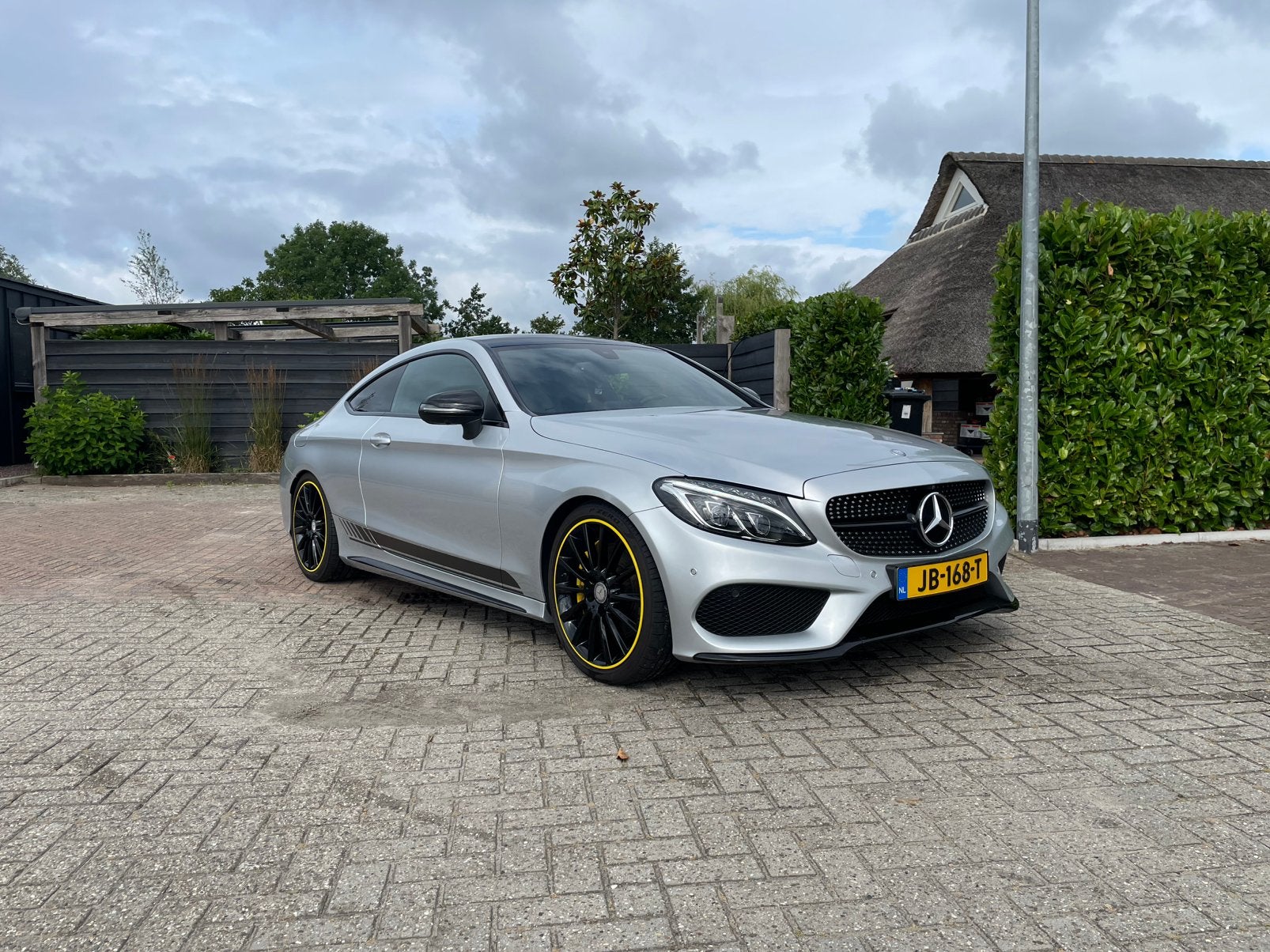 Mercedes-Benz C250 coupé | Burmester | panoramadak | 360, Auto's, Mercedes-Benz, Automaat, Achterwielaandrijving, Zwart, 4 cilinders