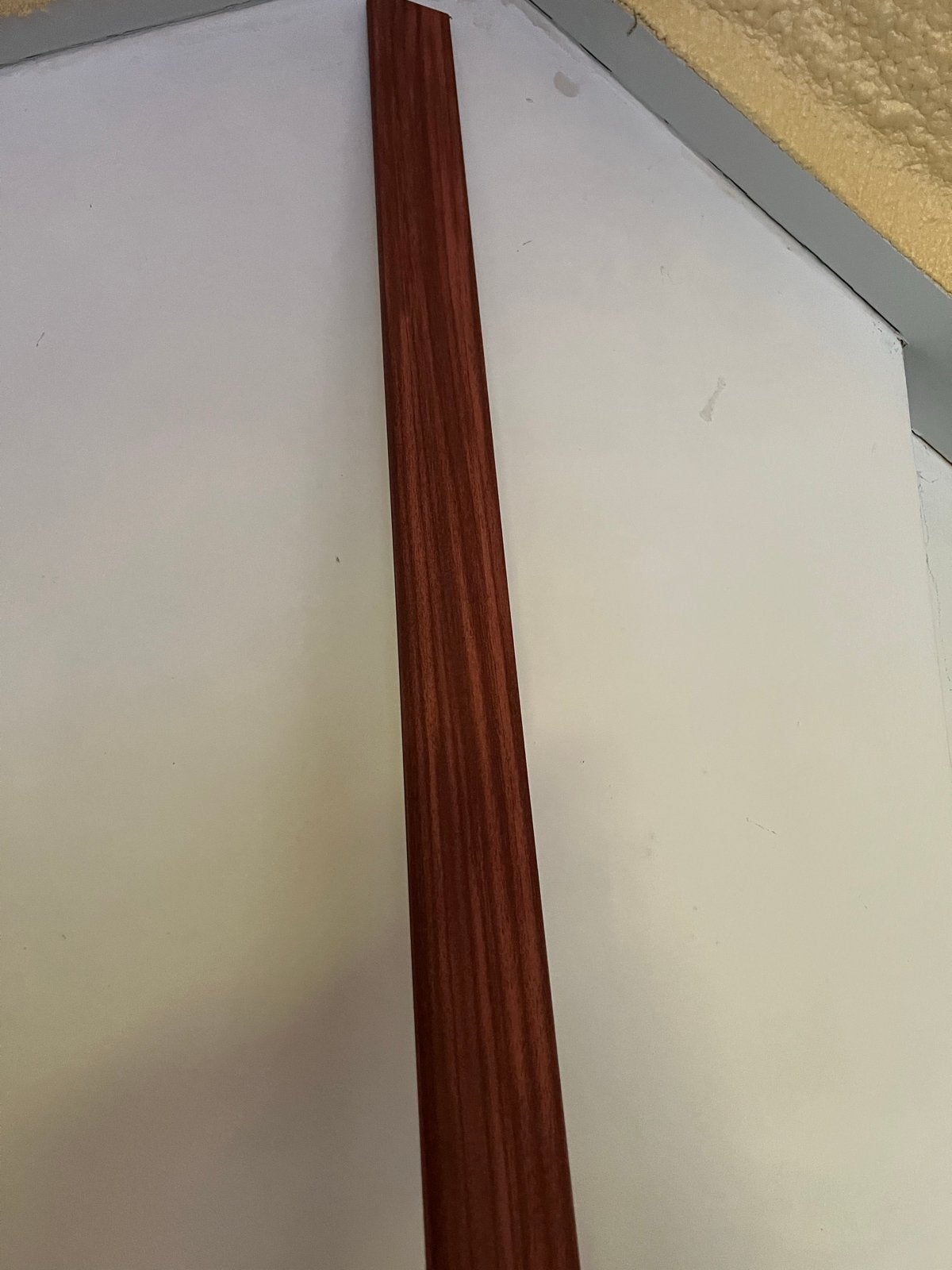 MDF Meranti Plint 10x58x2400mm 9 stukjes, Nieuw, Ophalen of Verzenden, Mdf, 200 tot 250 cm