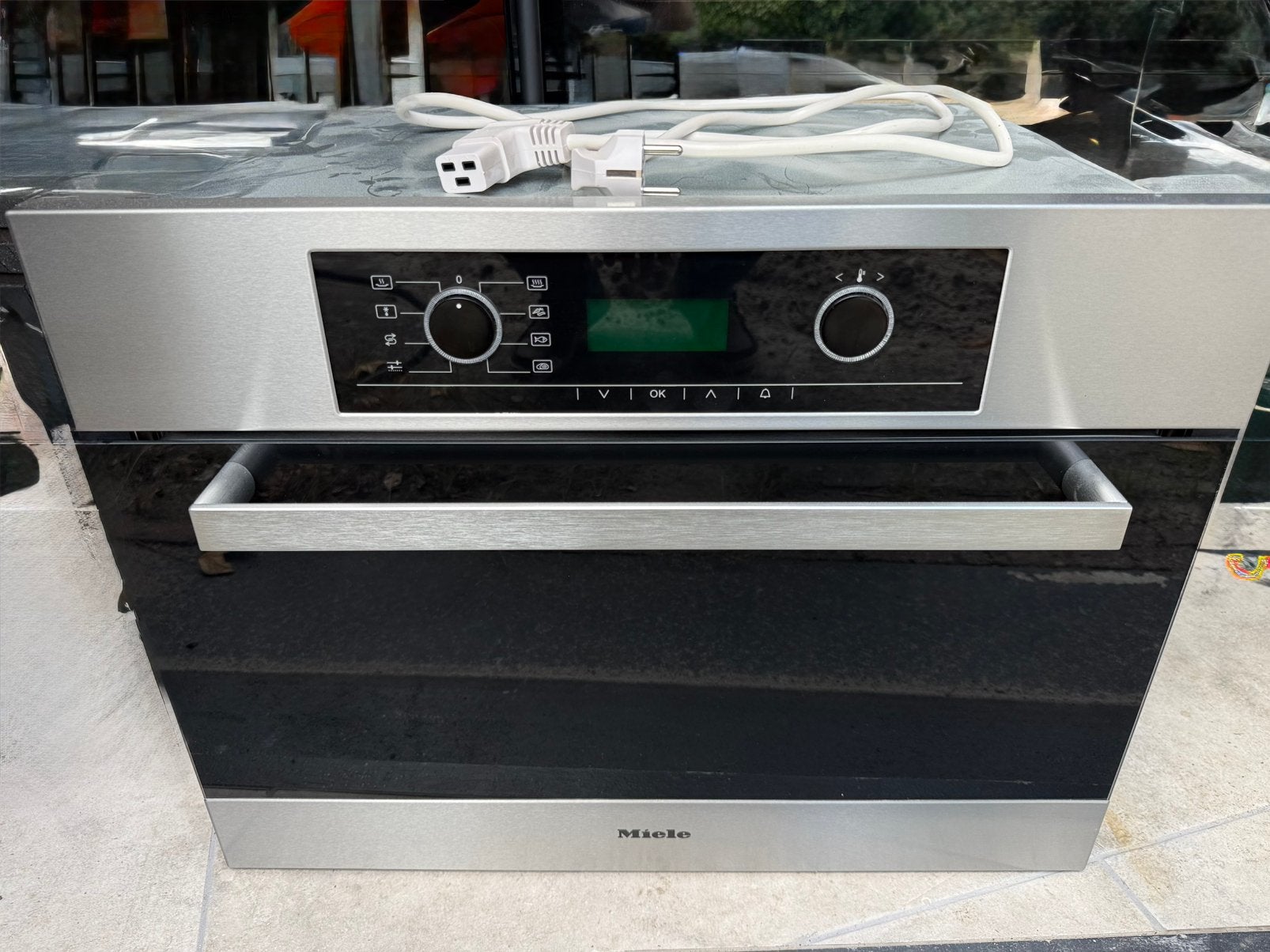 Nette Miele DG5060 defect, Ophalen, 45 tot 50 cm, Gebruikt, Stoom