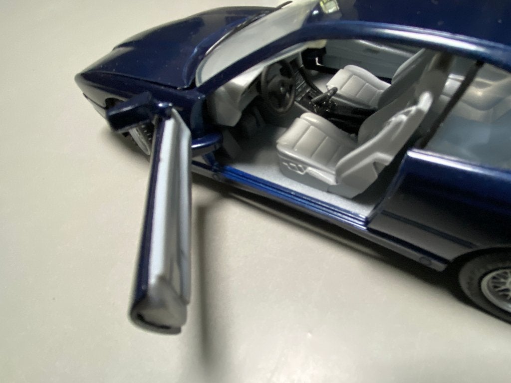 Revell  BMW 8501 schaal 1:24 (1991), Hobby en Vrije tijd, Modelauto's | 1:24, Ophalen of Verzenden, Zo goed als nieuw, Auto, Revell