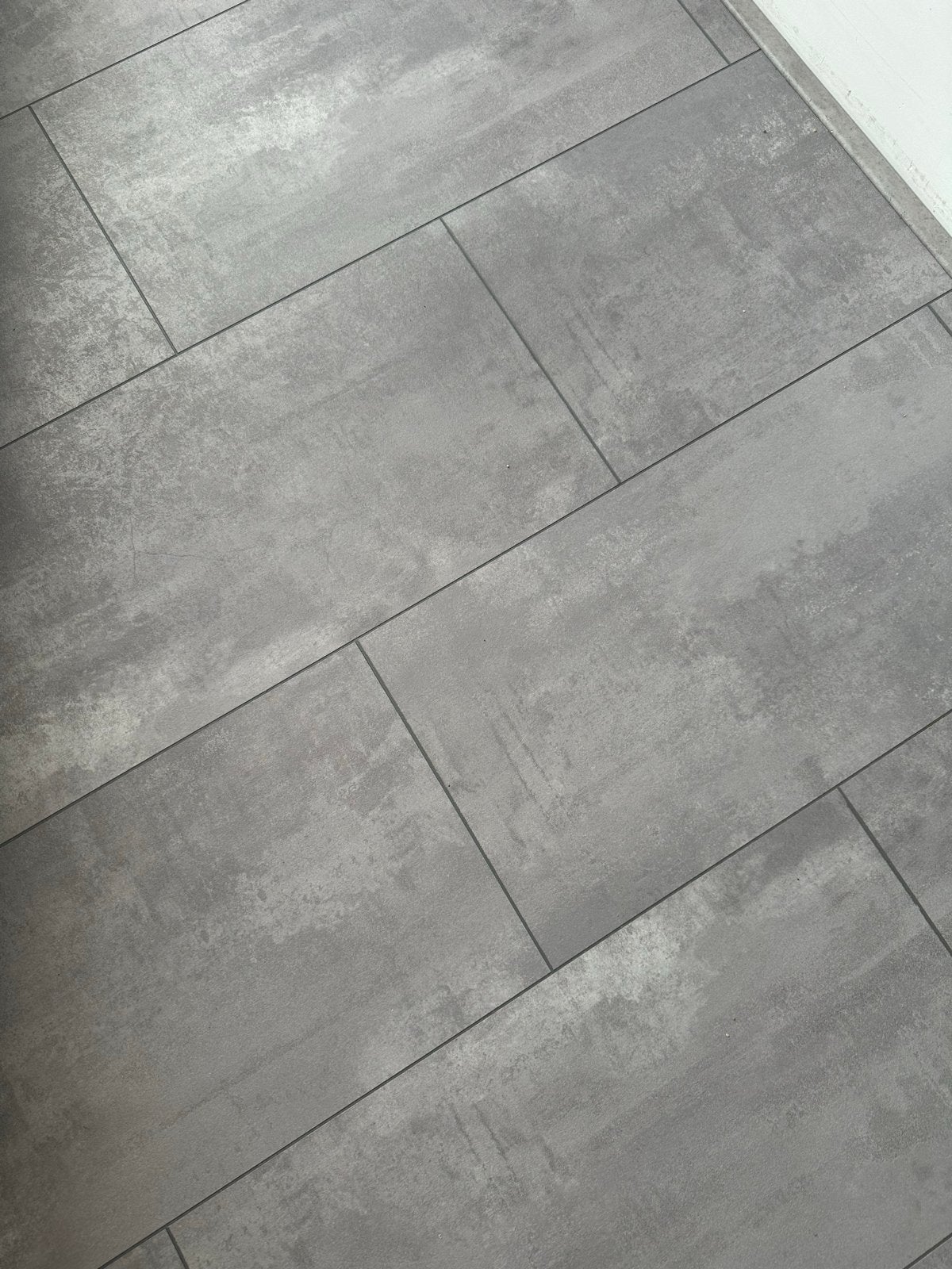 Tegel laminaat 60m² met plinten - Zo goed als nieuw, Ophalen, Kunststof, 50 tot 150 cm, Zo goed als nieuw