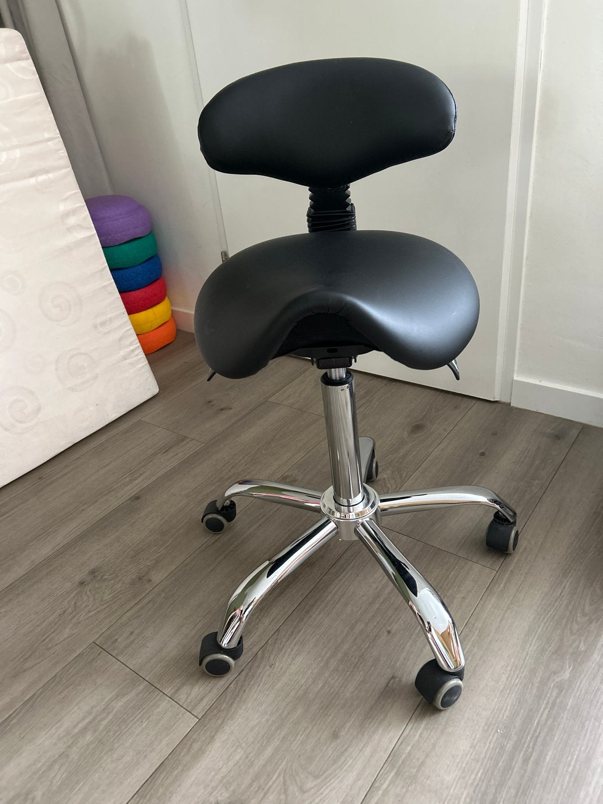 Ergonomische zadelkruk op wielen - Dunimed, Ophalen, Zwart, Zo goed als nieuw, Bureaukruk