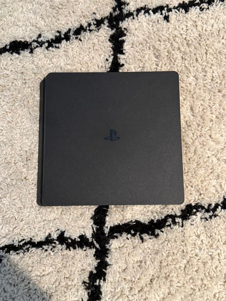 PlayStation 4 Slim 500GB met 3 controllers, Ophalen, Zo goed als nieuw, Bescherming voor- en achterkant