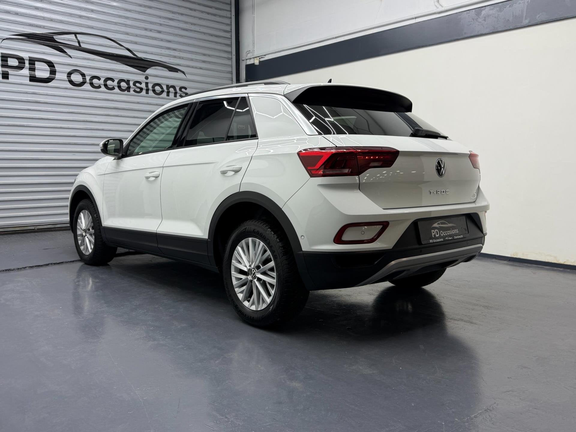 Volkswagen T-Roc 1.0 TSI Life Edition - Stoelverw. - Parkeer, Auto's, Volkswagen, Voorwielaandrijving, Stof, Gebruikt, Zwart