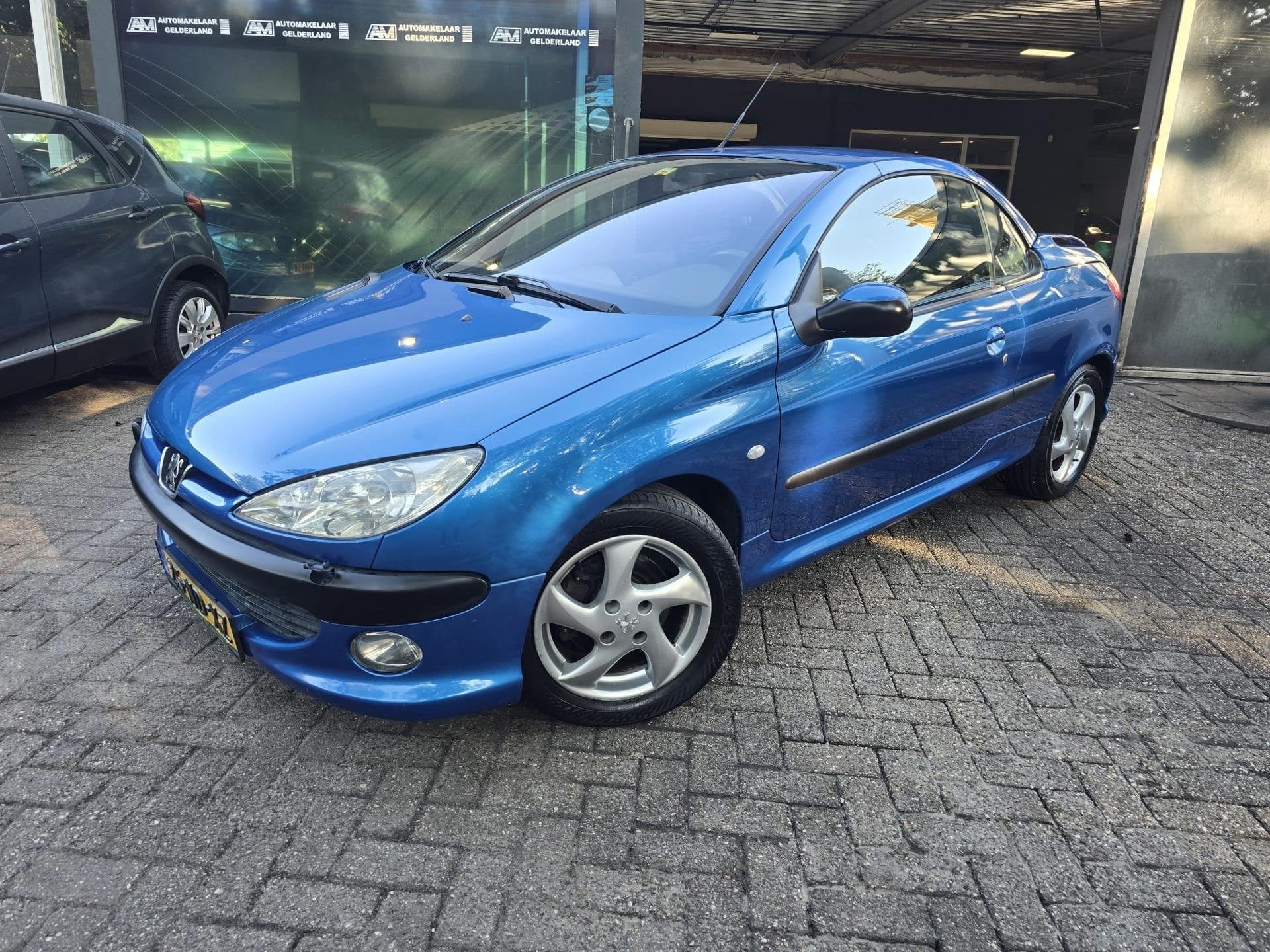 Peugeot 206 CC 1.6-16V Premium | NIEUWE APK | AUTOMAAT | AIR, Gebruikt, 4 cilinders, Cabriolet, Bedrijf