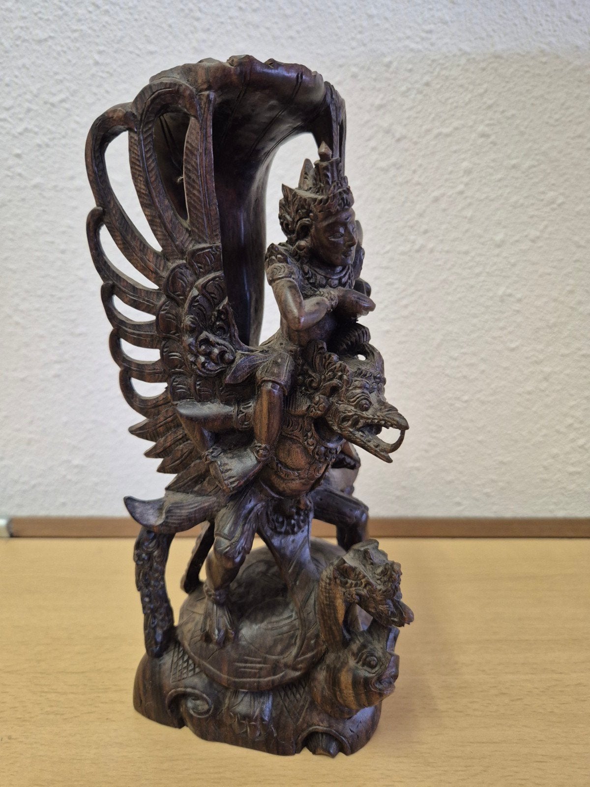 Garuda beeldje uit Indonesië, 23 cm hoog, houtgesneden, Antiek en Kunst, Kunst | Niet-Westerse kunst, Ophalen of Verzenden