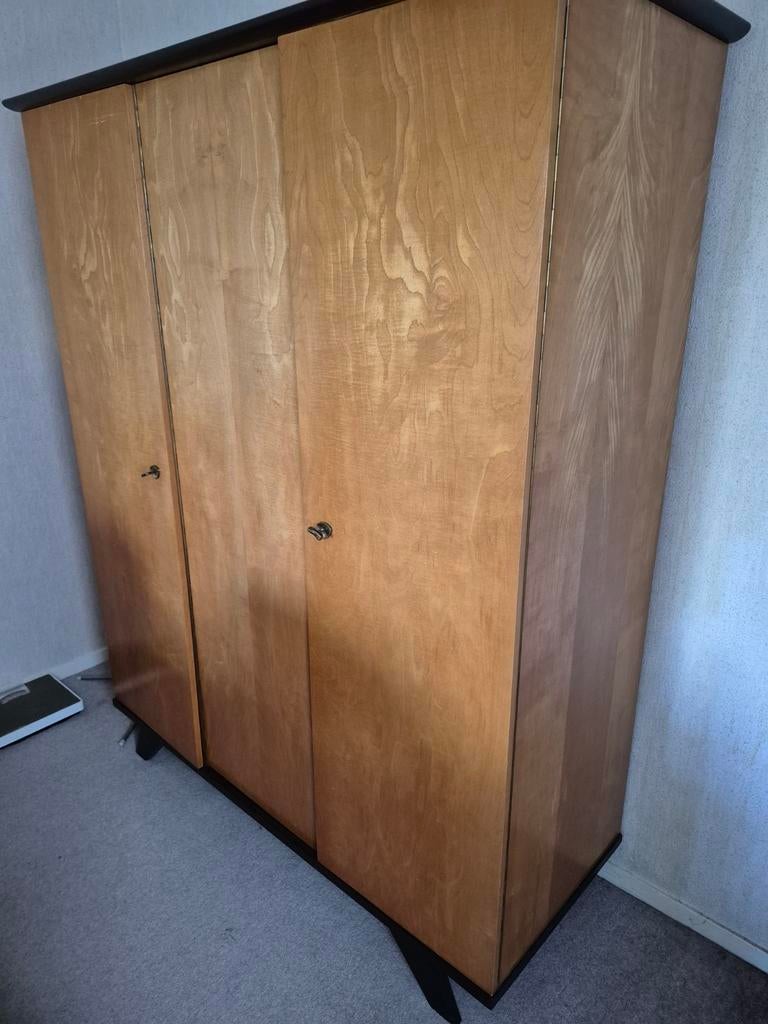 Vintage slaapkamer set: bed (130x190) en kledingkast, Ophalen, Met deur(en), Gebruikt, 100 tot 150 cm