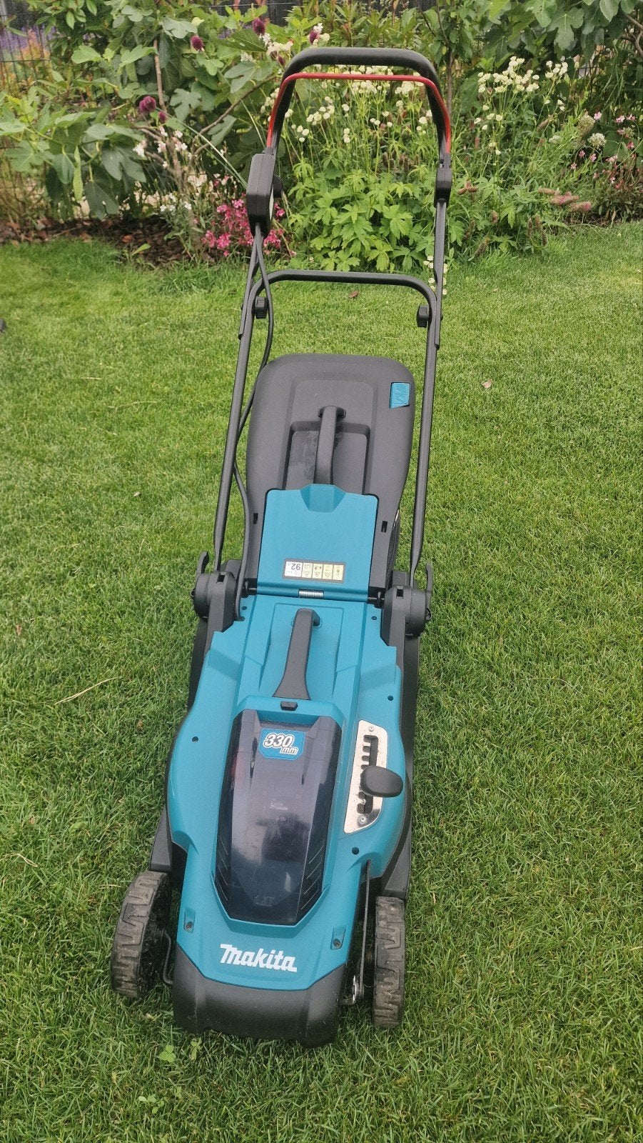 Makita Accu Grasmaaier 330mm met Opvangzak, Tuin en Terras, Ophalen, Cirkelmaaier, Accu-grasmaaier, Zo goed als nieuw