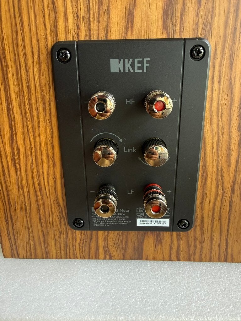 KEF R3 Meta - Walnoot (Paar) – Nieuwstaat, Basreflex, 120 tot 150 watt, Nieuw, Ophalen of Verzenden