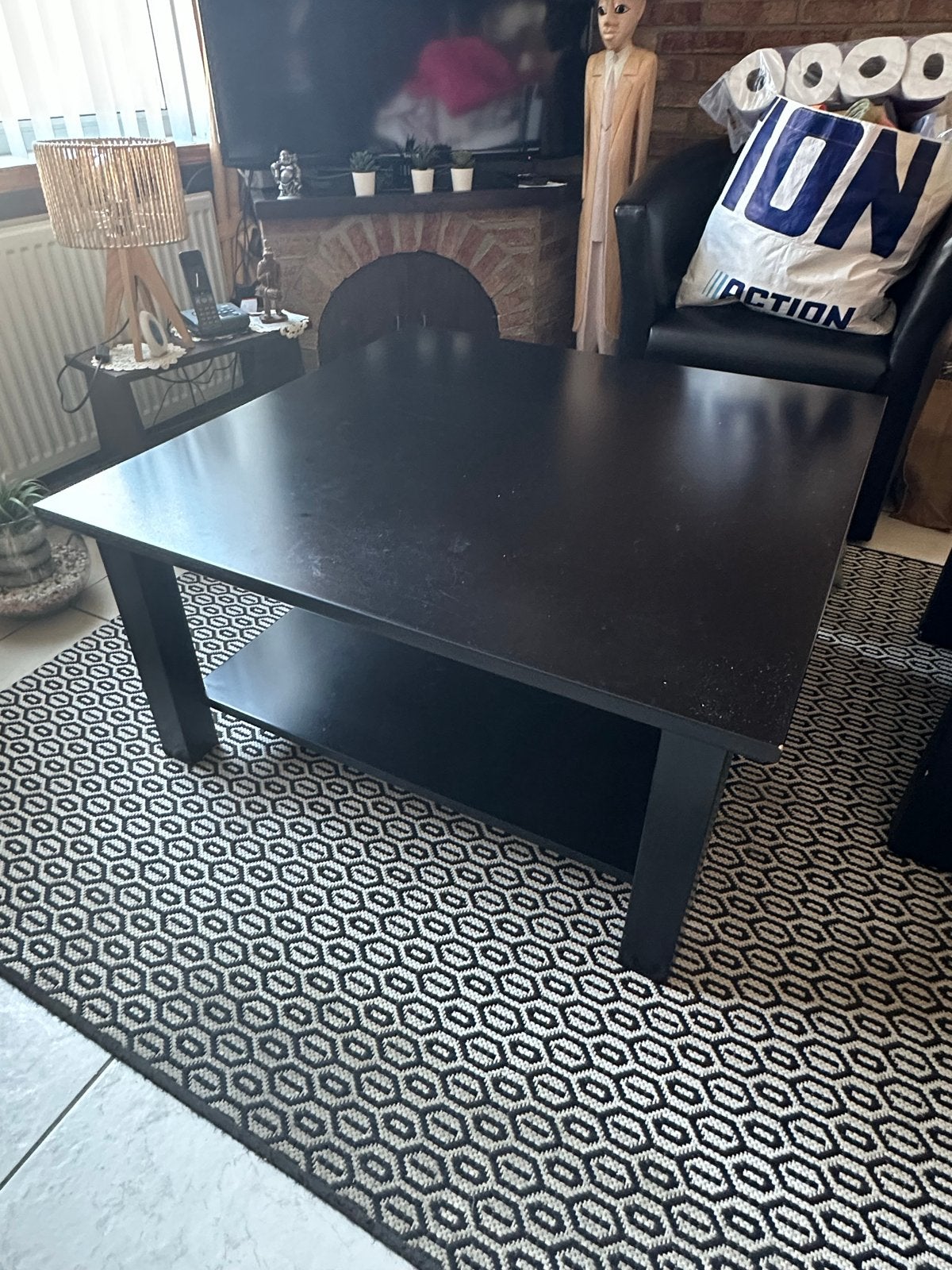 GRATIS Zwarte vierkante salontafel met gebruikssporen, Ophalen, Gebruikt, Vierkant, 50 tot 100 cm