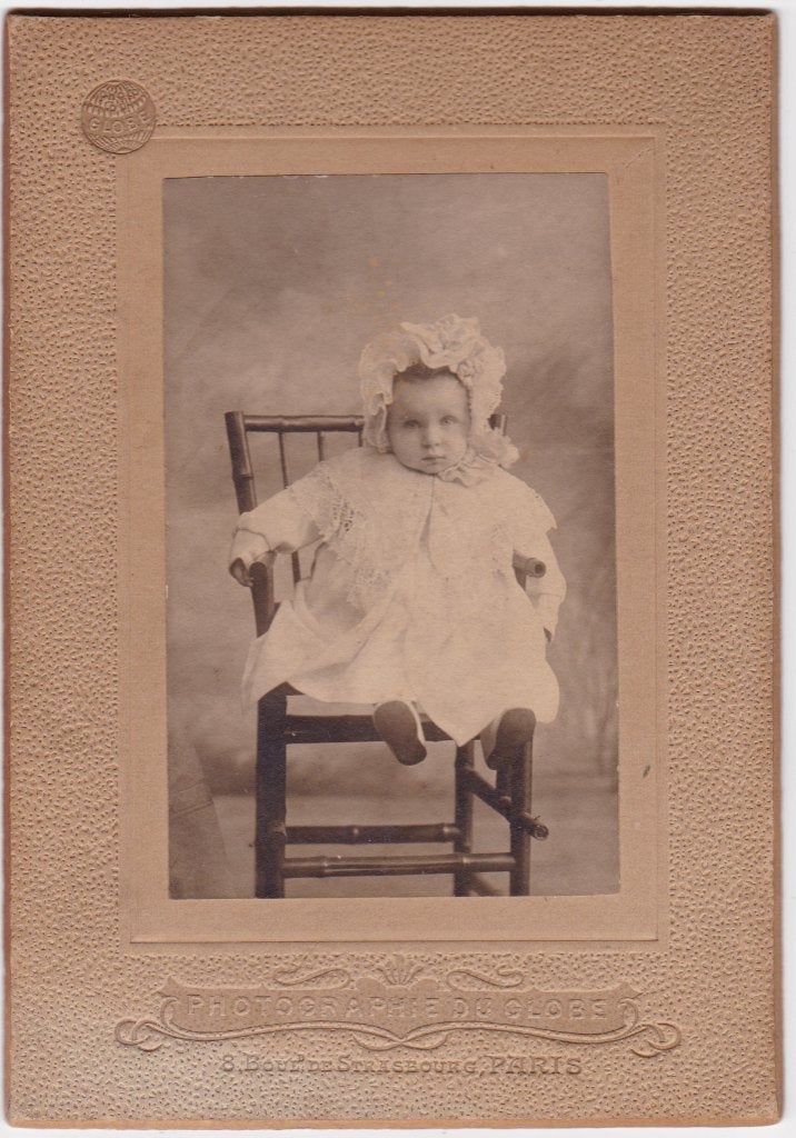 Antieke Kabinetfoto baby – Foto du Globe Paris -, Verzamelen, Foto's en Prenten, Gebruikt, Foto, Overige onderwerpen, Voor 1940