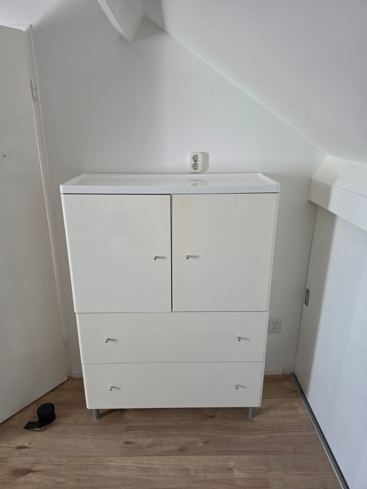 Hoogglans witte kledingkast Ikea 136x98x39cm, Ophalen, 50 tot 70 cm, 100 cm of meer, 105 cm of meer