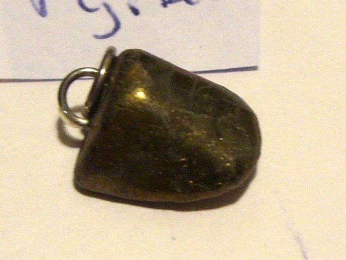 pyriet hanger edelsteen mineraal piriet hangertje, Ophalen of Verzenden, Zo goed als nieuw, Steen of Mineraal, Met edelsteen