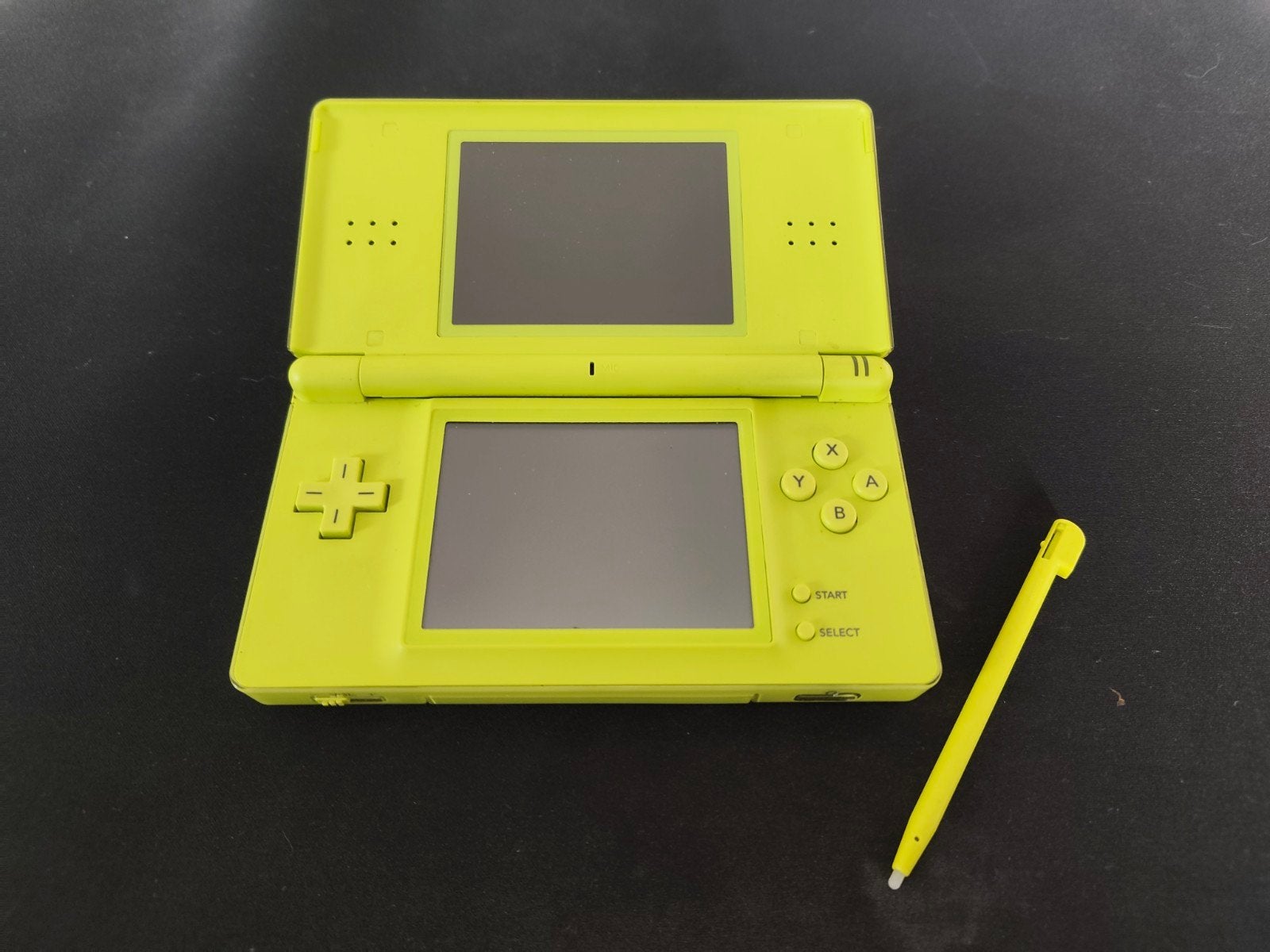 Nintendo DS Lite (Lime Groen) met 5 spellen en oplader, Spelcomputers en Games, Ophalen of Verzenden, Groen, DS Lite, Gebruikt