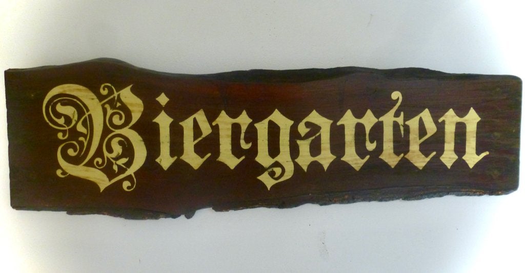 Groot handgeschilderd houten Biergarten bord / Duitsland, 28 cm, Hout, Ophalen of Verzenden, Bruin