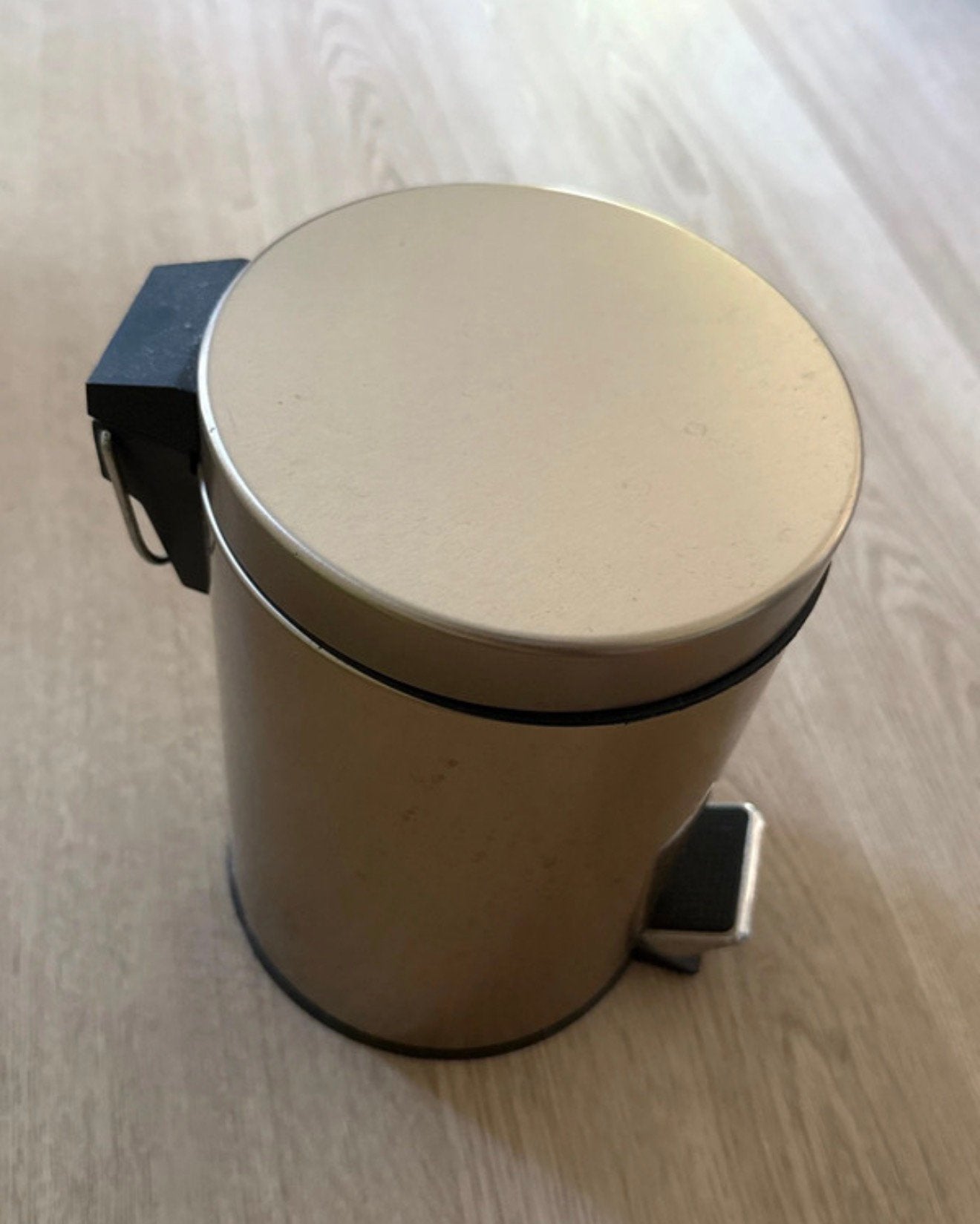 Pedaalemmer goud, Huis en Inrichting, Woonaccessoires | Prullenbakken, Minder dan 10 liter, Ophalen, Zo goed als nieuw, Metaal