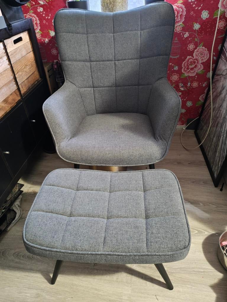 Fauteuil ULDUM grijs met hocker - Zo goed als nieuw, Huis en Inrichting, Ophalen, 75 tot 100 cm, Zo goed als nieuw, 50 tot 75 cm