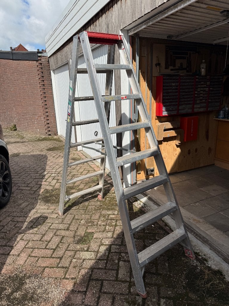 Altrex trap, 8 treden, gebruikt, in goede staat, Doe-het-zelf en Verbouw, Ophalen, Gebruikt, Trap, 2 tot 4 meter