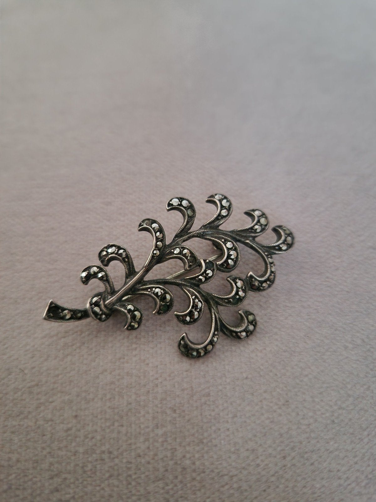 Zilveren broche 925 met markasiet steentjes, 4 tot 7 cm, Gebruikt, Ophalen of Verzenden, Zilver