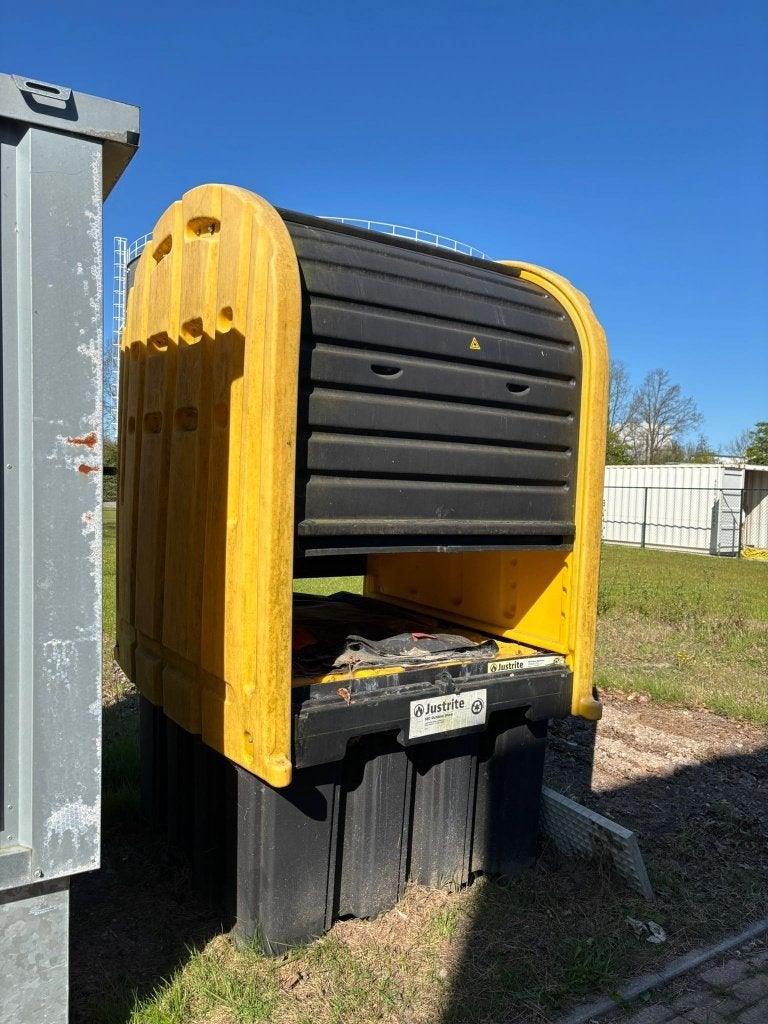 2 IBC lekbakken, Ophalen, Gebruikt
