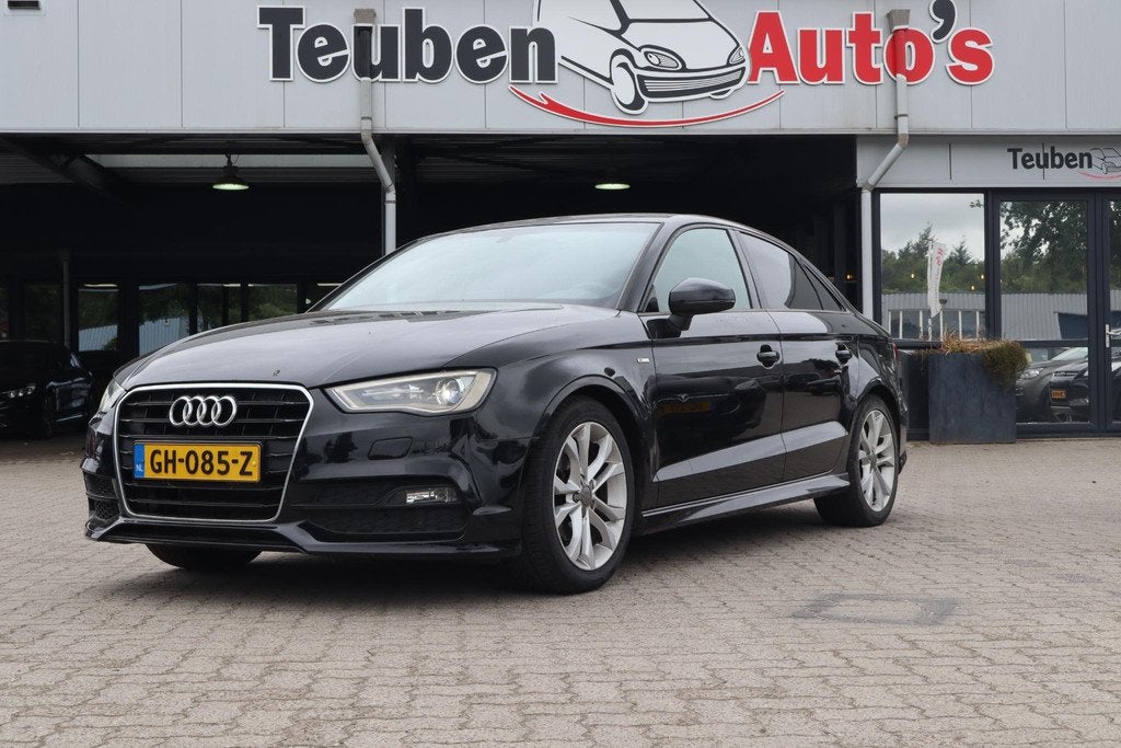 Audi A3 Limousine 1.4 TFSI CoD Ambition Pro Line S | Trekhaa, Auto's, Gebruikt, 4 cilinders, 150 pk, Leder en Stof