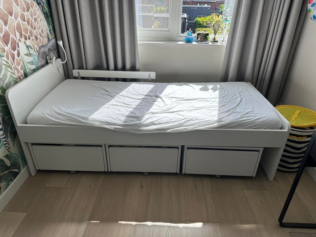 IKEA SLÄKT bedframe met 3 opberglades in ZEER goede staat, Huis en Inrichting, Ophalen, Gebruikt, 90 cm, Eenpersoons