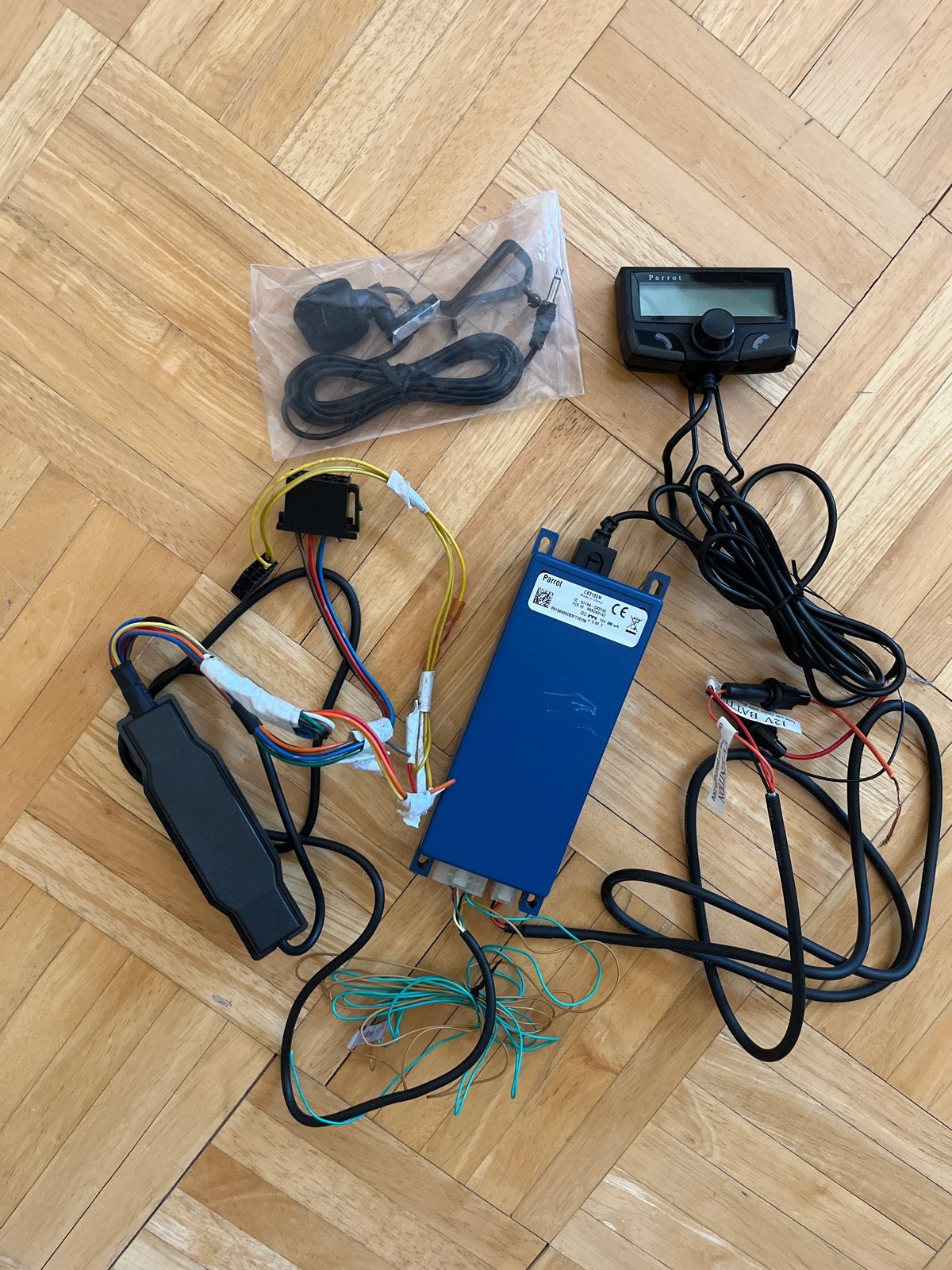 Parrot CK3100N Bluetooth Carkit - Handsfree bellen, Auto diversen, Ophalen of Verzenden, Gebruikt