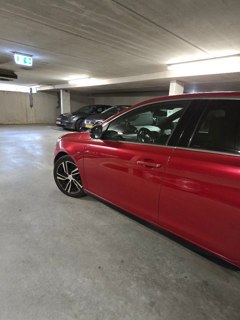 Foto 5 van Peugeot 308 1.2E-THP 96/130 5-D 2015 Rood