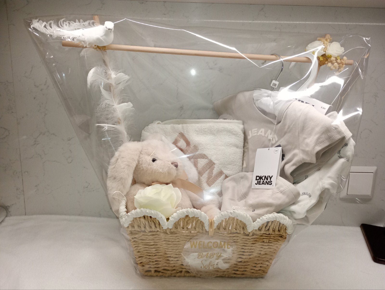 Luxe DKNY Baby Cadeaumand met Knuffel & Kleding, Ophalen of Verzenden, Nieuw