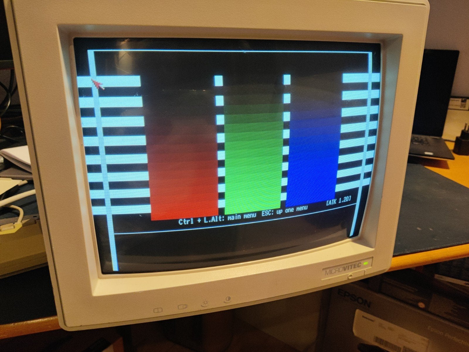 MicroVitec M1438 multisync CRT/monitor, Ophalen of Verzenden, Overige typen, VGA, Overige resoluties