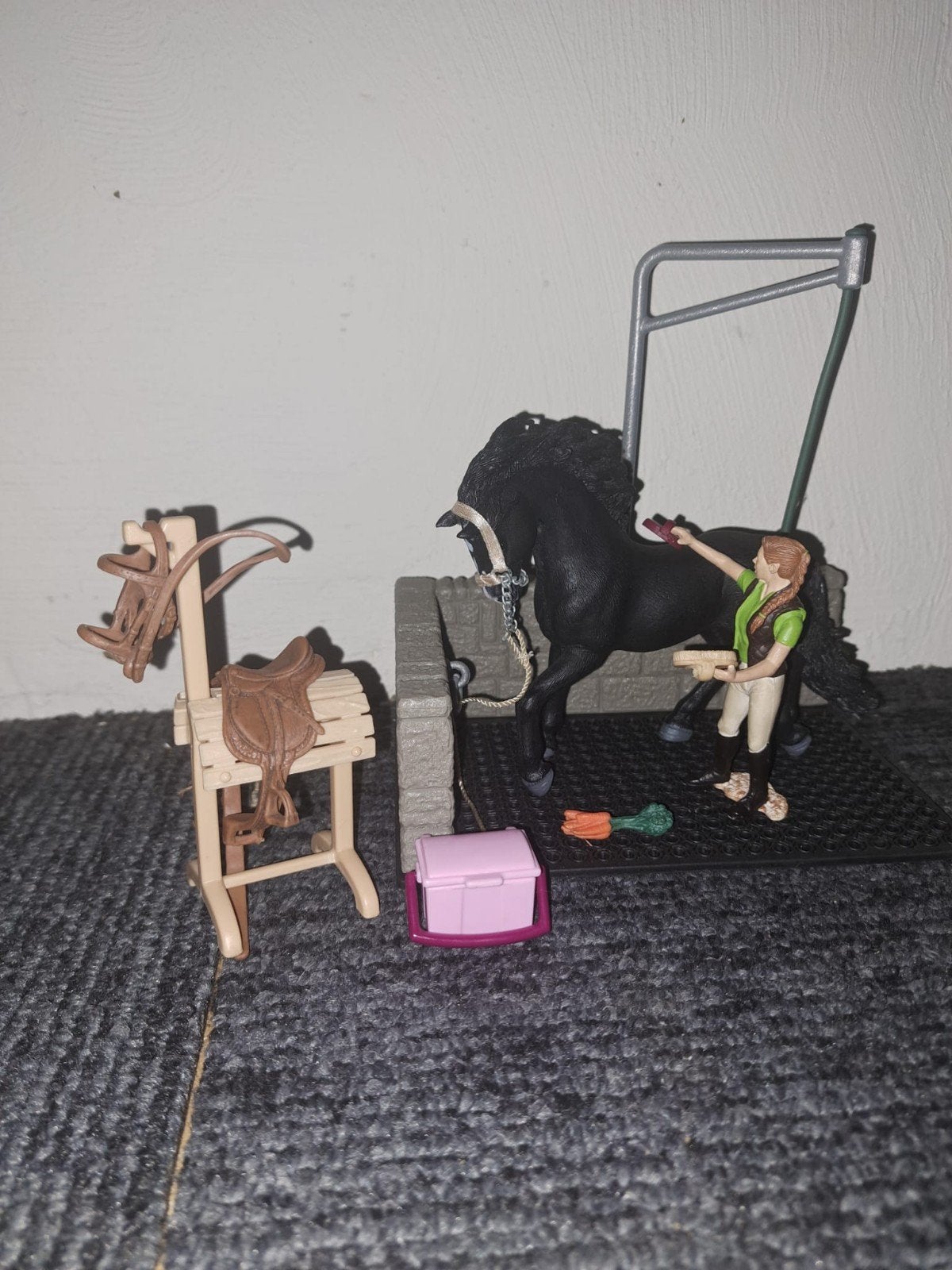 Schleich Poetsplaats met Friese Hengst en Accessoires, Ophalen of Verzenden, Gebruikt