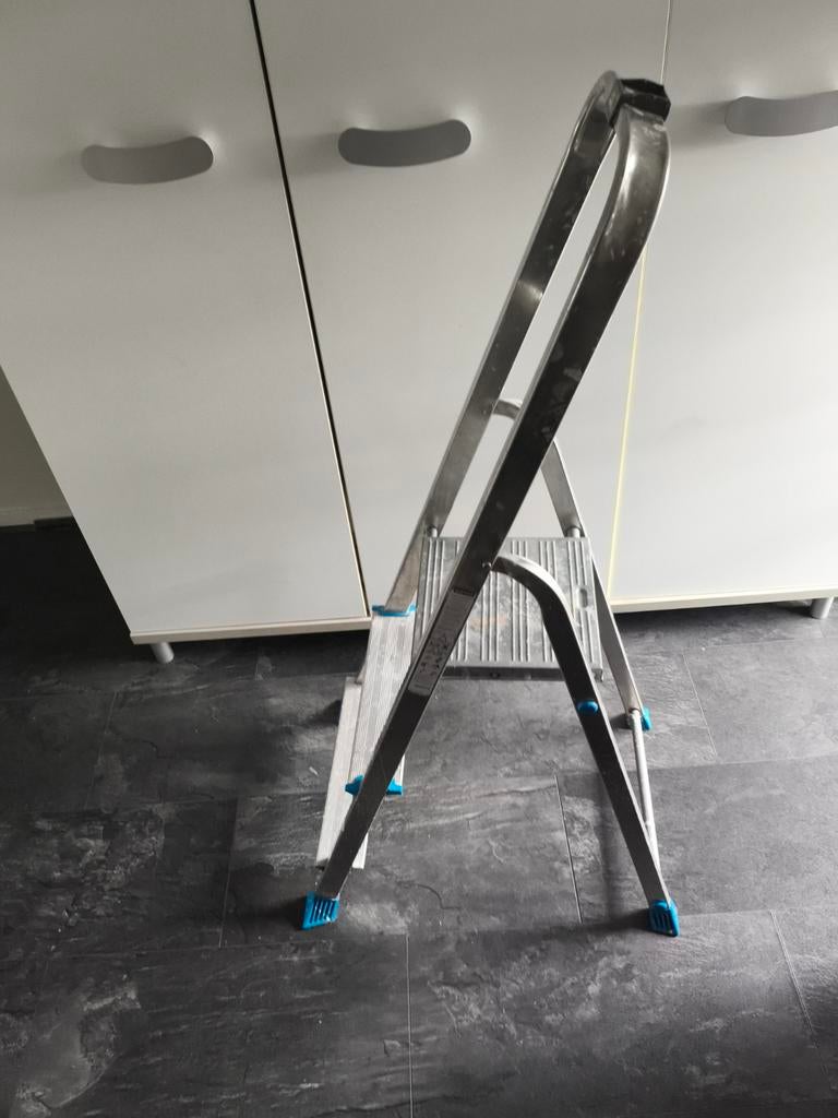 Handige opvouwbare trap - ideaal voor klusjes, Doe-het-zelf en Verbouw, Ladders en Trappen, Ophalen