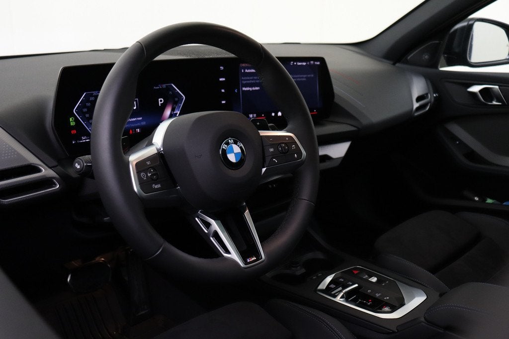 BMW 1 Serie 120 M Sport Automaat / Panoramadak / Trekhaak /, Auto's, BMW, LED verlichting, 156 pk, Met garantie (alle), Zwart